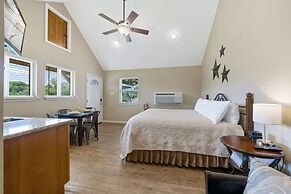 Blanco Riverside Cottages & RV