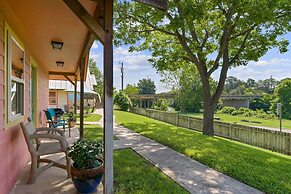 Blanco Riverside Cottages & RV