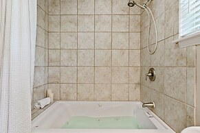 Blanco Riverside Cottages & RV