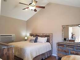 Blanco Riverside Cottages & RV