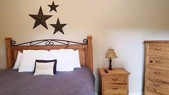 Blanco Riverside Cottages & RV