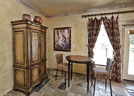 Blanco Riverside Cottages & RV