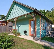 Blanco Riverside Cottages & RV