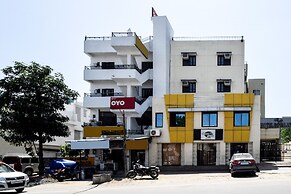 Collection O 2228 Hotel Royal Icon