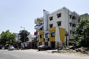 Collection O 2228 Hotel Royal Icon