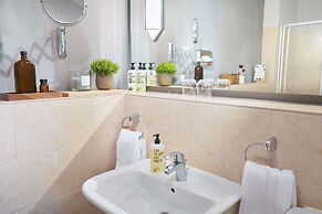 Meinsbur Boutique Hotel