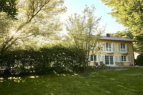 Meinsbur Boutique Hotel