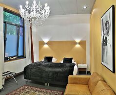 Hotel Moon