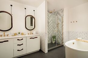 Halcyon - a hotel in Cherry Creek