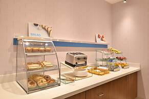 Holiday Inn Express & Suites Omaha Airport by IHG