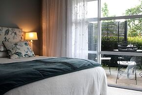 Revive On Oakview Boutique Accommodation and Spa
