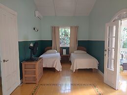 Playa Negra Guesthouse
