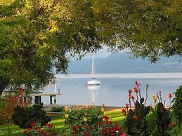 Lakeshore Bed & Breakfast