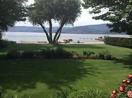 Lakeshore Bed & Breakfast