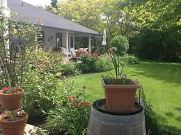 Lakeshore Bed & Breakfast