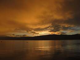 Lakeshore Bed & Breakfast