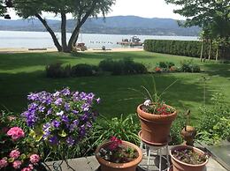 Lakeshore Bed & Breakfast