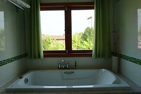 Ban Rim Nam Riverside Resort