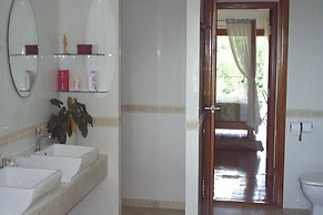 Ban Rim Nam Riverside Resort