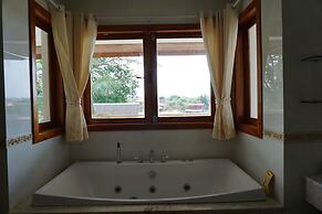 Ban Rim Nam Riverside Resort