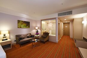 Fullon Hotel Taoyuan Airport Access MRT A8