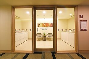 Fullon Hotel Taoyuan Airport Access MRT A8