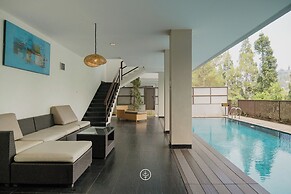 Chamomile Hill View 6BR Villa with a Private Pool