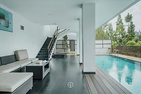 Chamomile Hill View 6BR Villa with a Private Pool