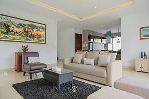 Chamomile Hill View 6BR Villa with a Private Pool