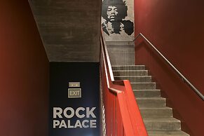 Sant Jordi Hostels Rock Palace