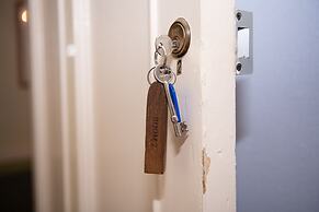 Milton House Studio Apartment Suites