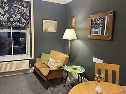 Milton House Studio Apartment Suites
