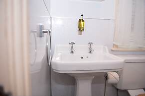 Milton House Studio Apartment Suites