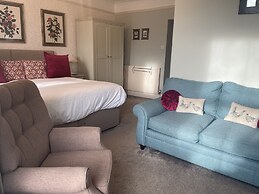 Milton House Studio Apartment Suites