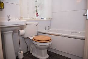 Milton House Studio Apartment Suites