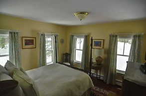 RiverWood Inn