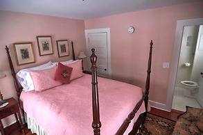 RiverWood Inn