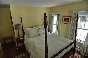 RiverWood Inn