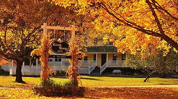 RiverWood Inn