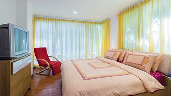 Baan Sanpleon Beachfront Condominium