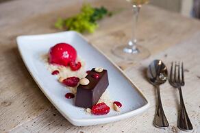 The White Hart, Overton