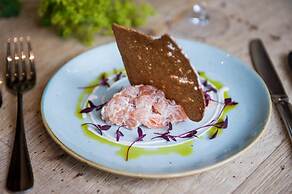 The White Hart, Overton