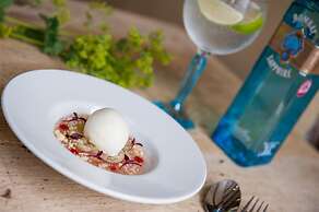 The White Hart, Overton