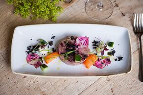 The White Hart, Overton