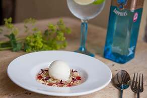 The White Hart, Overton