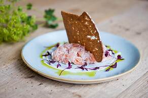 The White Hart, Overton