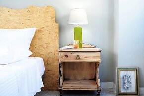 Live in Athens, Psyrri Central Apartments