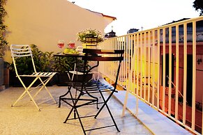 Live in Athens, Psyrri Central Apartments