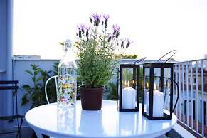 Live in Athens, Psyrri Central Apartments