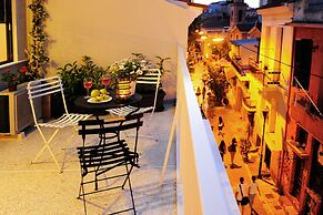 Live in Athens, Psyrri Central Apartments